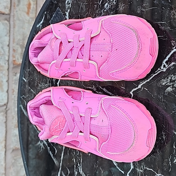 Toddler Nike Huarachi Pink Size 8 & 9 - Picture 2 of 5